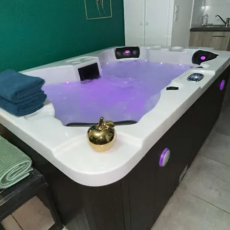 아파트 Jacuzzi 